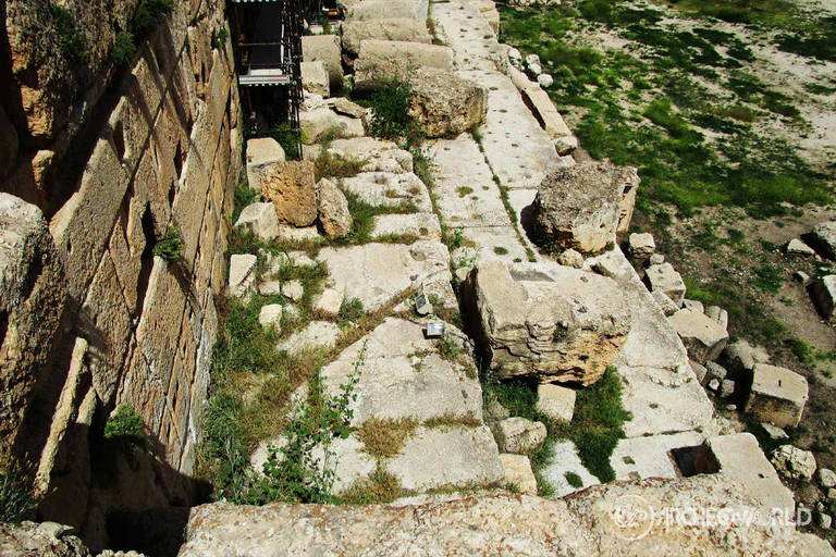 Megaliti di fondazione