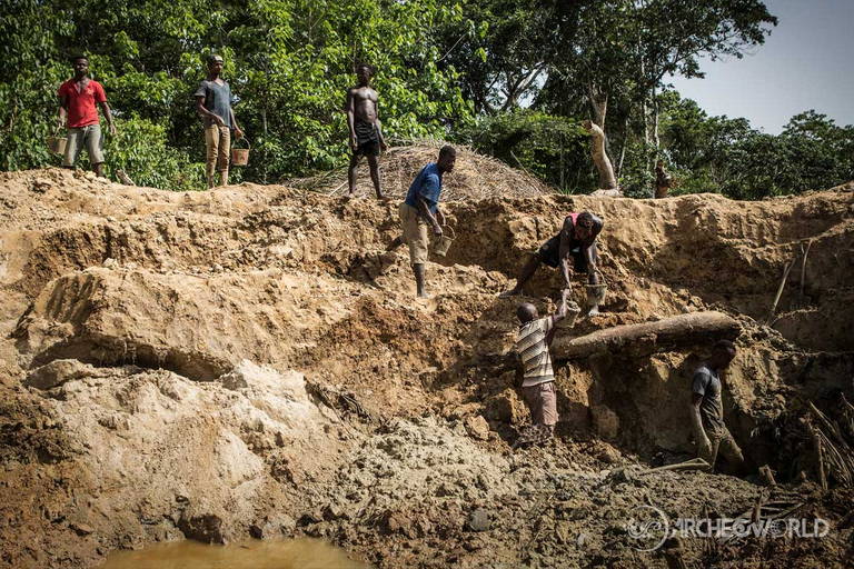 Cercatori di diamanti in Sierra Leone