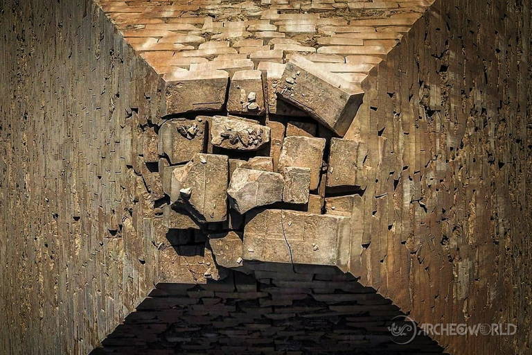 29_Khufu_Pyramidion